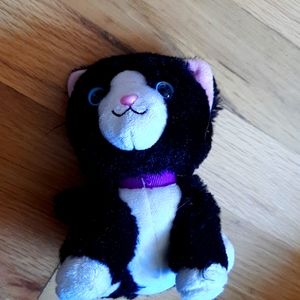 Black and white cat stuffie